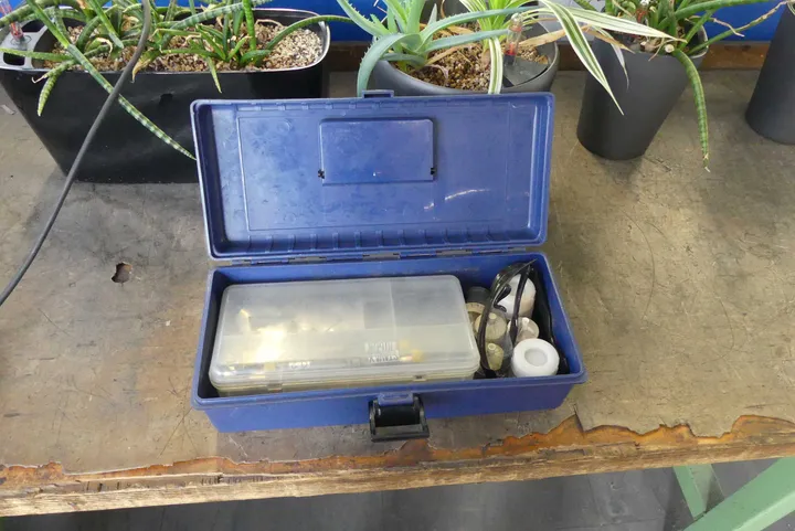 Aufbewahrungsbox mit Inhalt